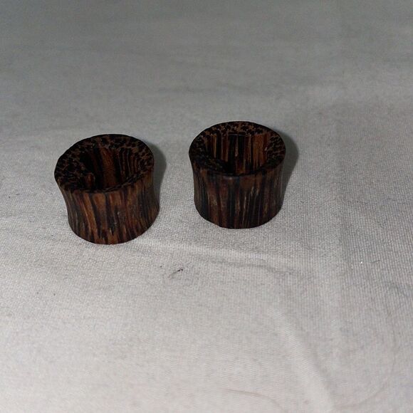 1/2 plugs  - Picture 3 of 3